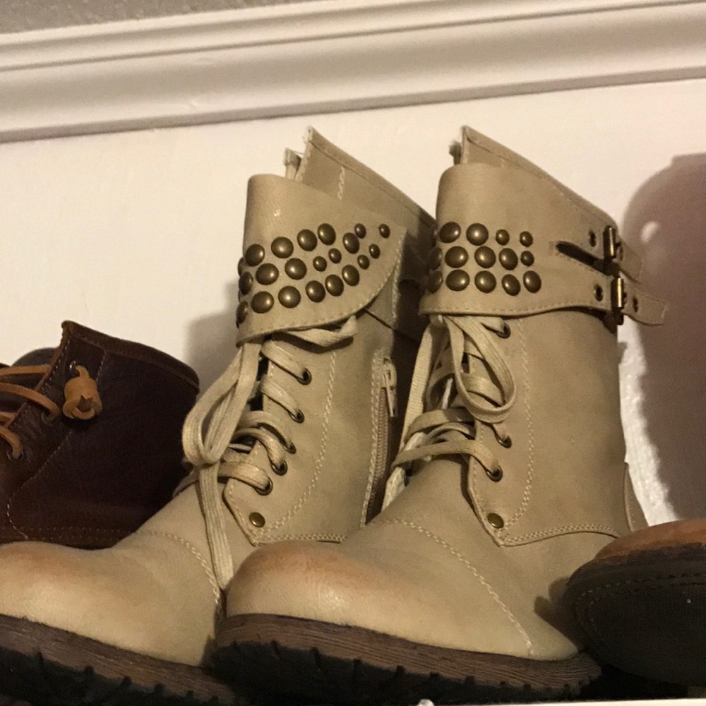 Tan combat boots NWOT
